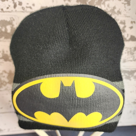 Batman Beanie Hat Boys Winter Warm Cozy Black Yellow Knit Toboggan Cap Comics - Picture 1 of 14